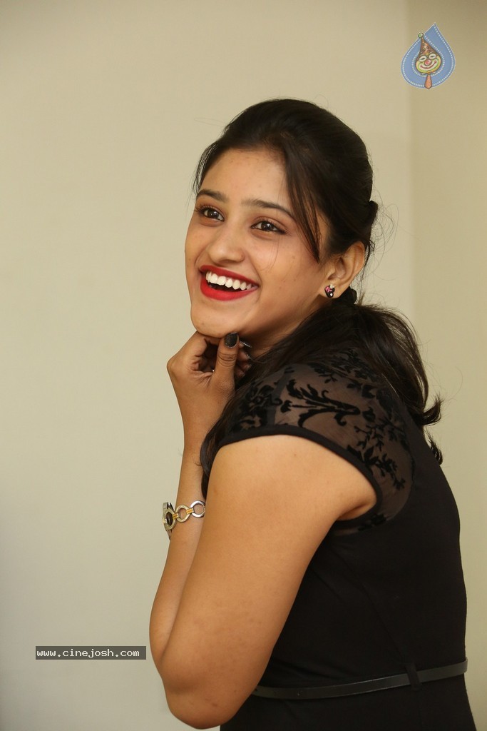 Priya New Photos - 32 / 103 photos