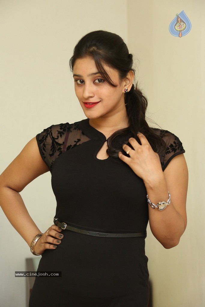 Priya New Photos - 36 / 103 photos