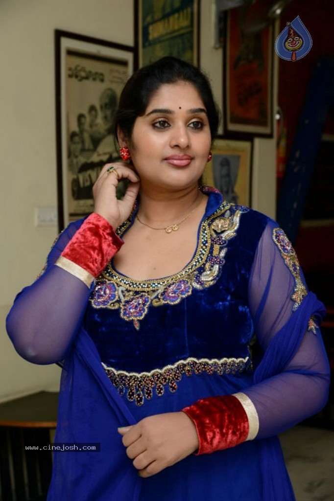 Priya Stills - 25 / 62 photos