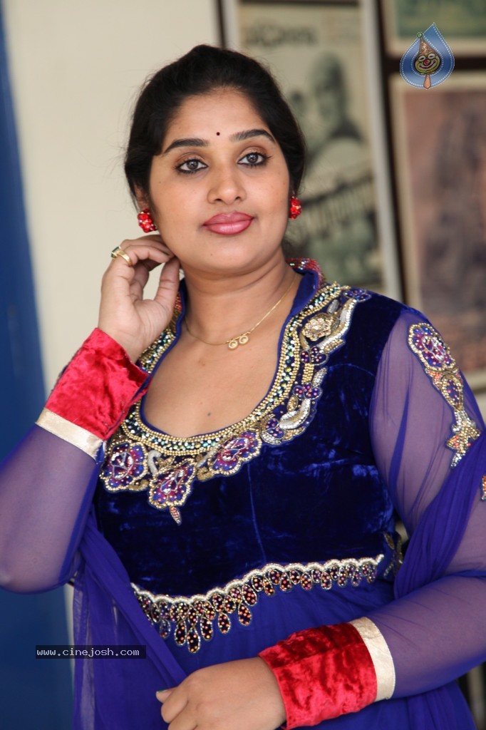 Priya Stills - 26 / 62 photos