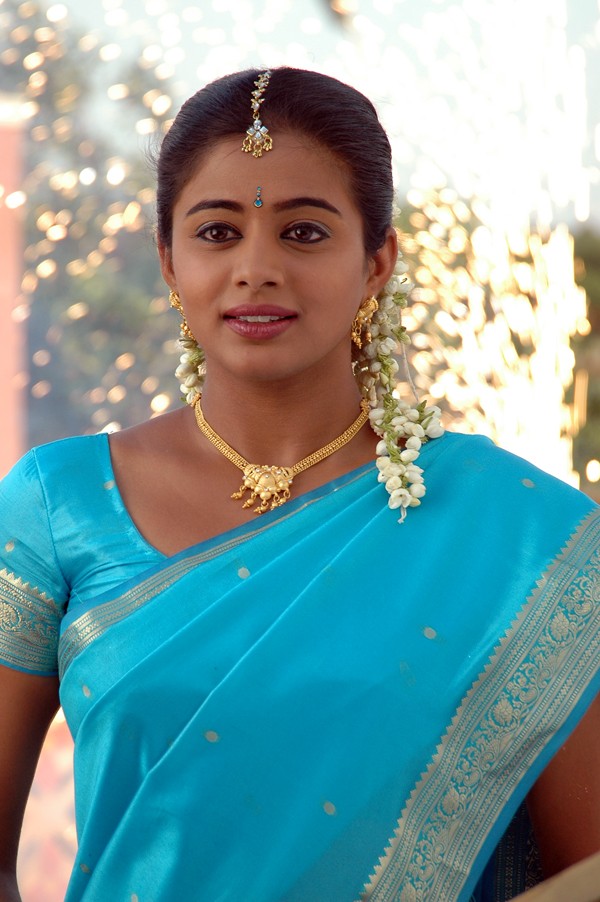 Priyamani - 46 / 154 photos