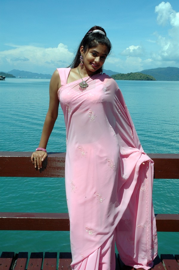 Priyamani - 120 / 154 photos