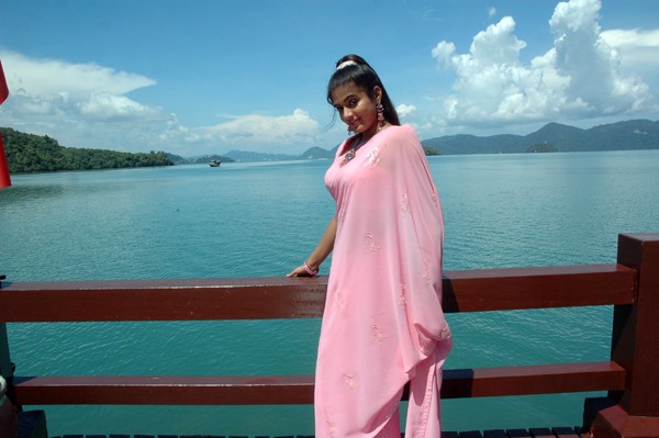 Priyamani - 138 / 154 photos