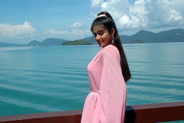 Priyamani - 149 / 154 photos