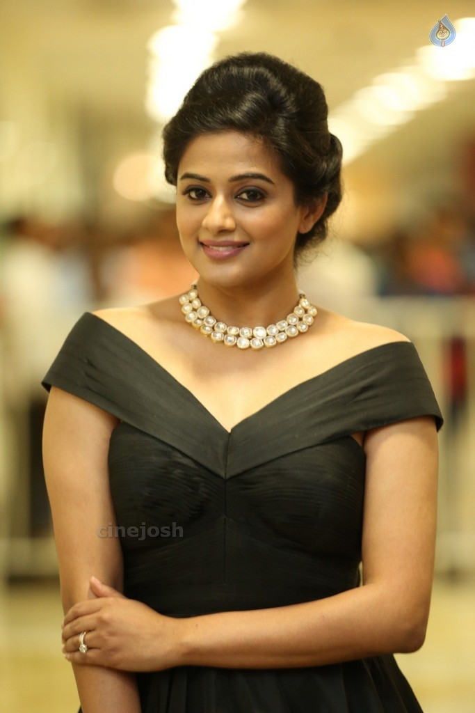 Priyamani Latest Pics - 14 / 40 photos