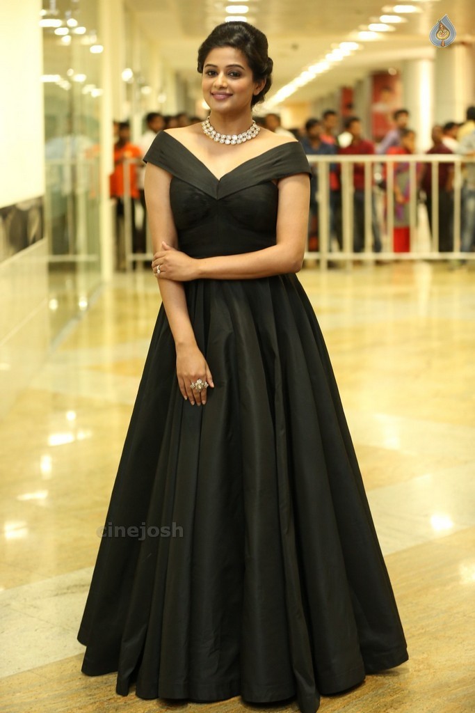 Priyamani Latest Pics - 23 / 40 photos