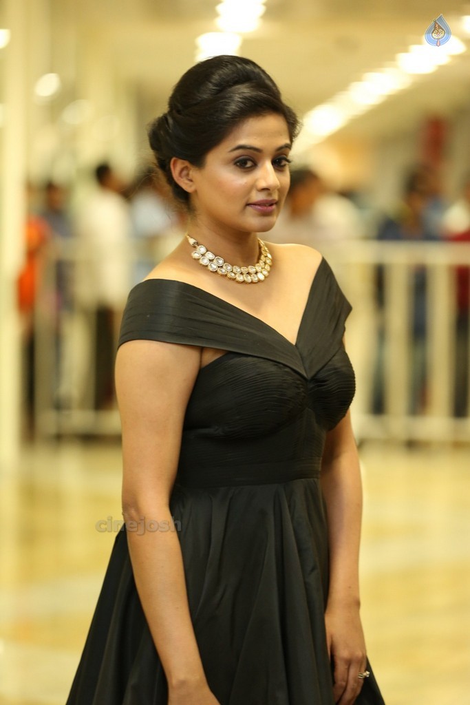 Priyamani Latest Pics - 32 / 40 photos