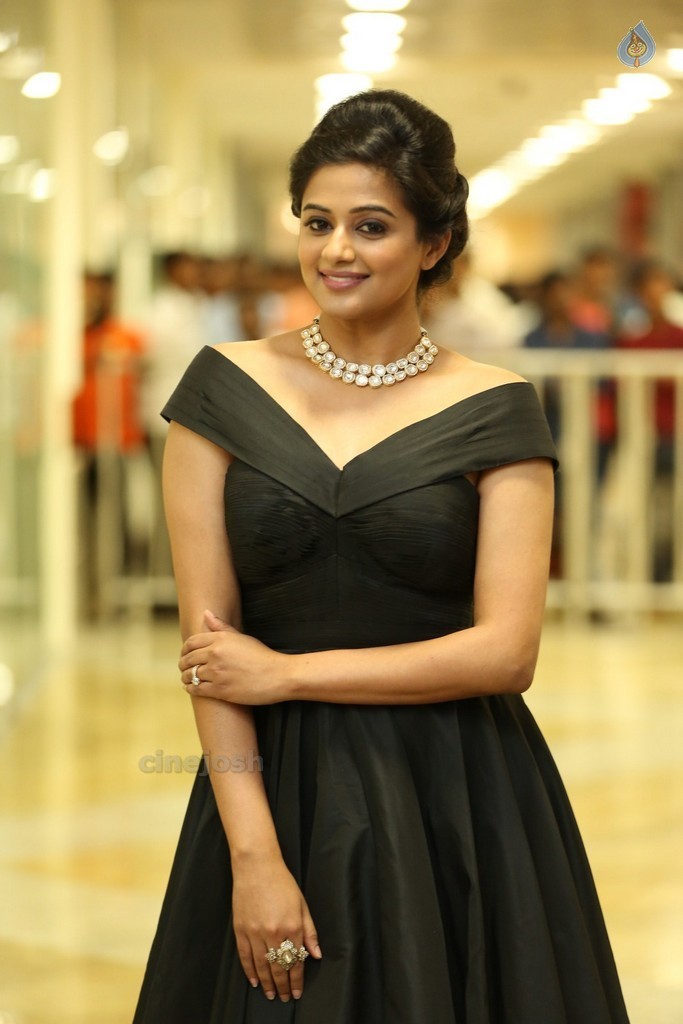 Priyamani Latest Pics - 36 / 40 photos