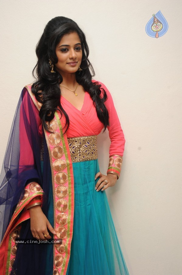 Priyamani New Photos - 20 / 81 photos