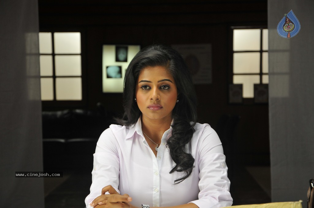 Priyamani New Photos - 28 / 61 photos