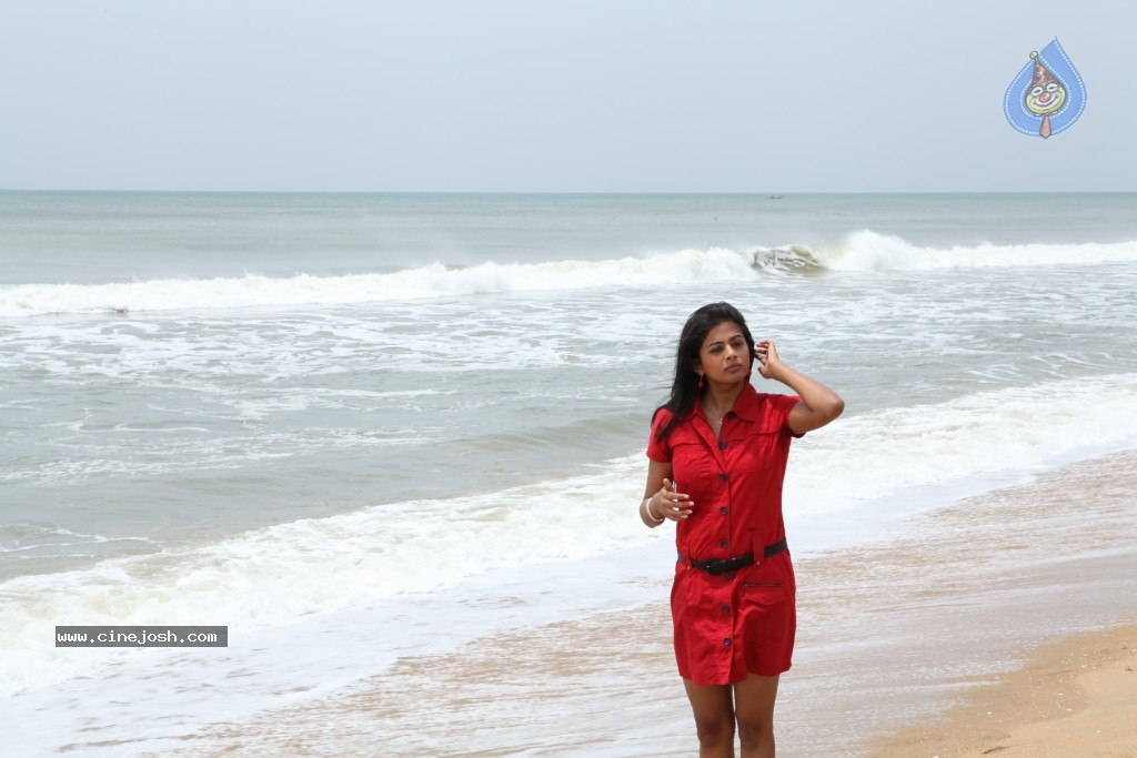 Priyamani New Stills - 32 / 44 photos