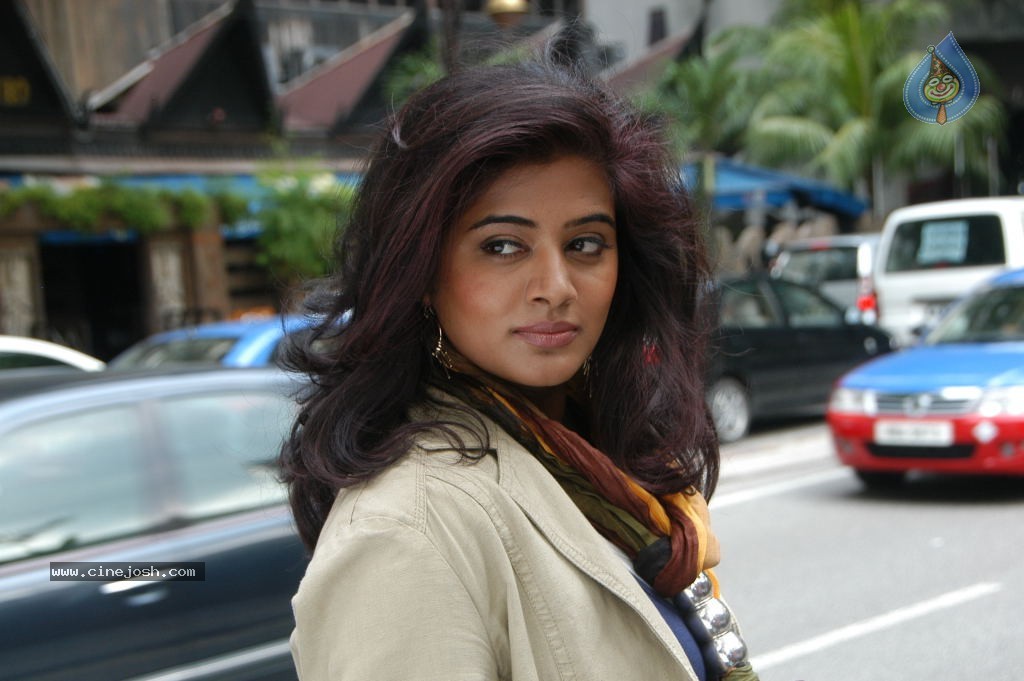 Priyamani New Stills - 32 / 57 photos