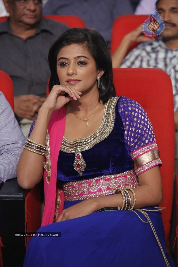 Priyamani New Stills - 31 / 62 photos