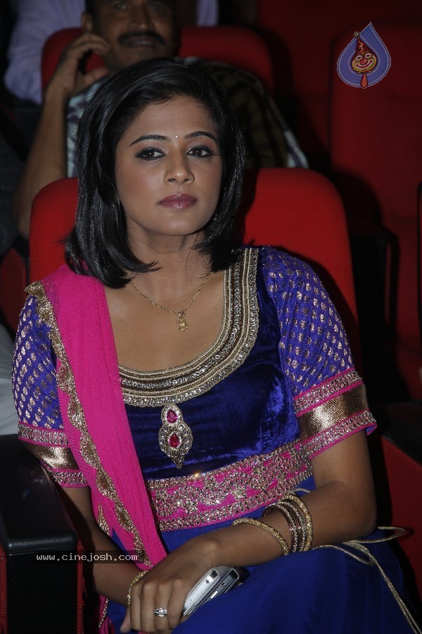 Priyamani New Stills - 46 / 62 photos