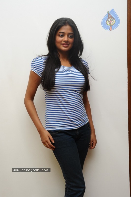 Priyamani Photo Gallery - 45 / 68 photos