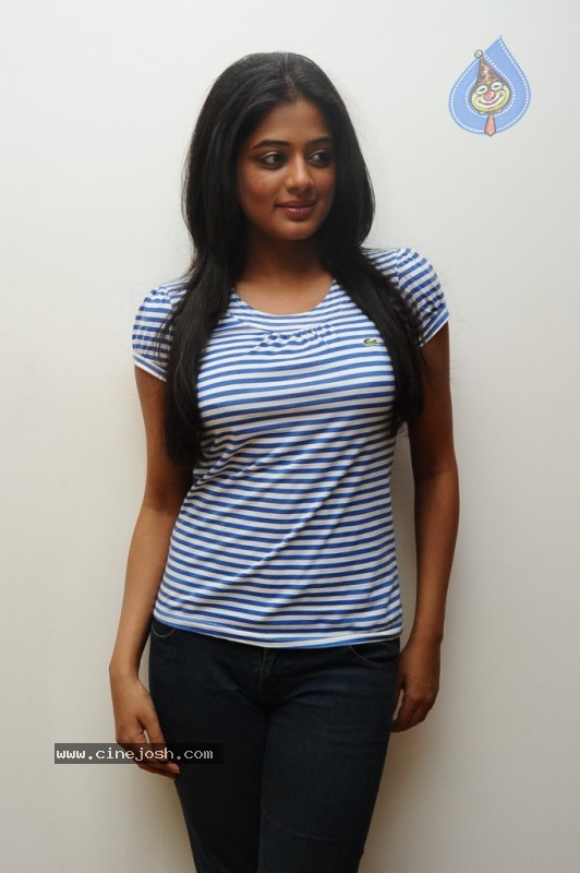 Priyamani Photo Gallery - 58 / 68 photos