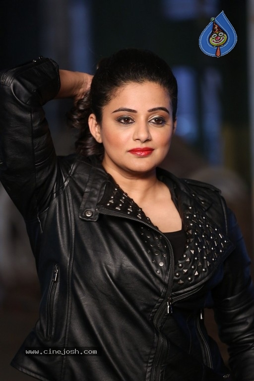 Priyamani Photos - 14 / 20 photos