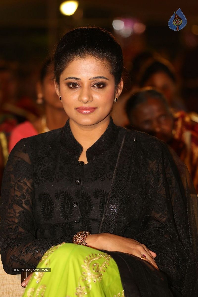 Priyamani Photos - 34 / 74 photos