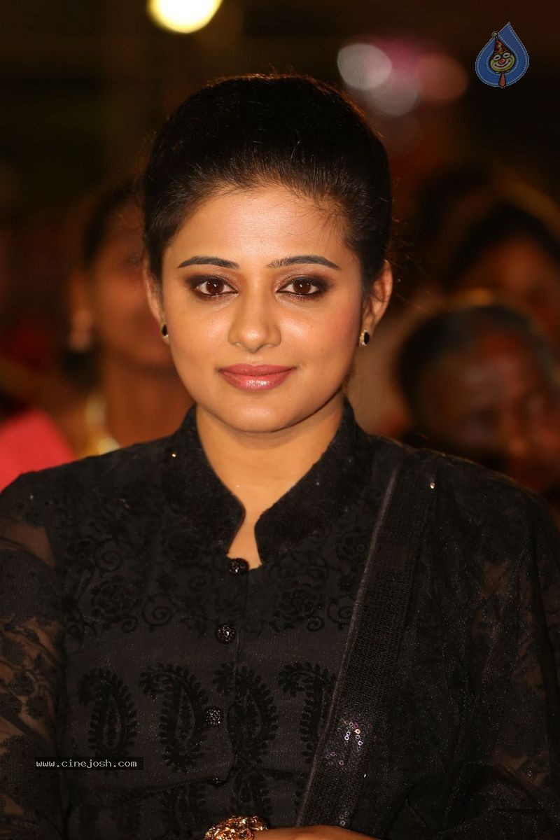 Priyamani Photos - 38 / 74 photos