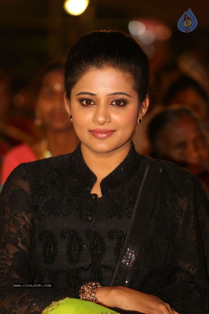 Priyamani Photos - 45 / 74 photos