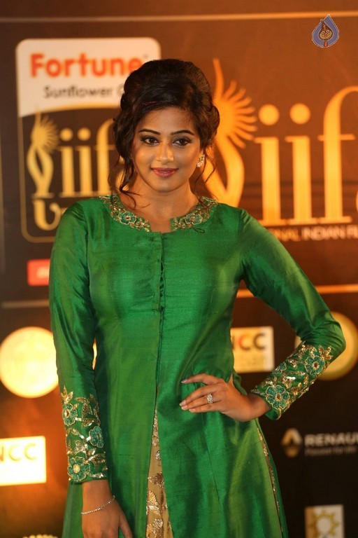 Priyamani Pics - 30 / 31 photos