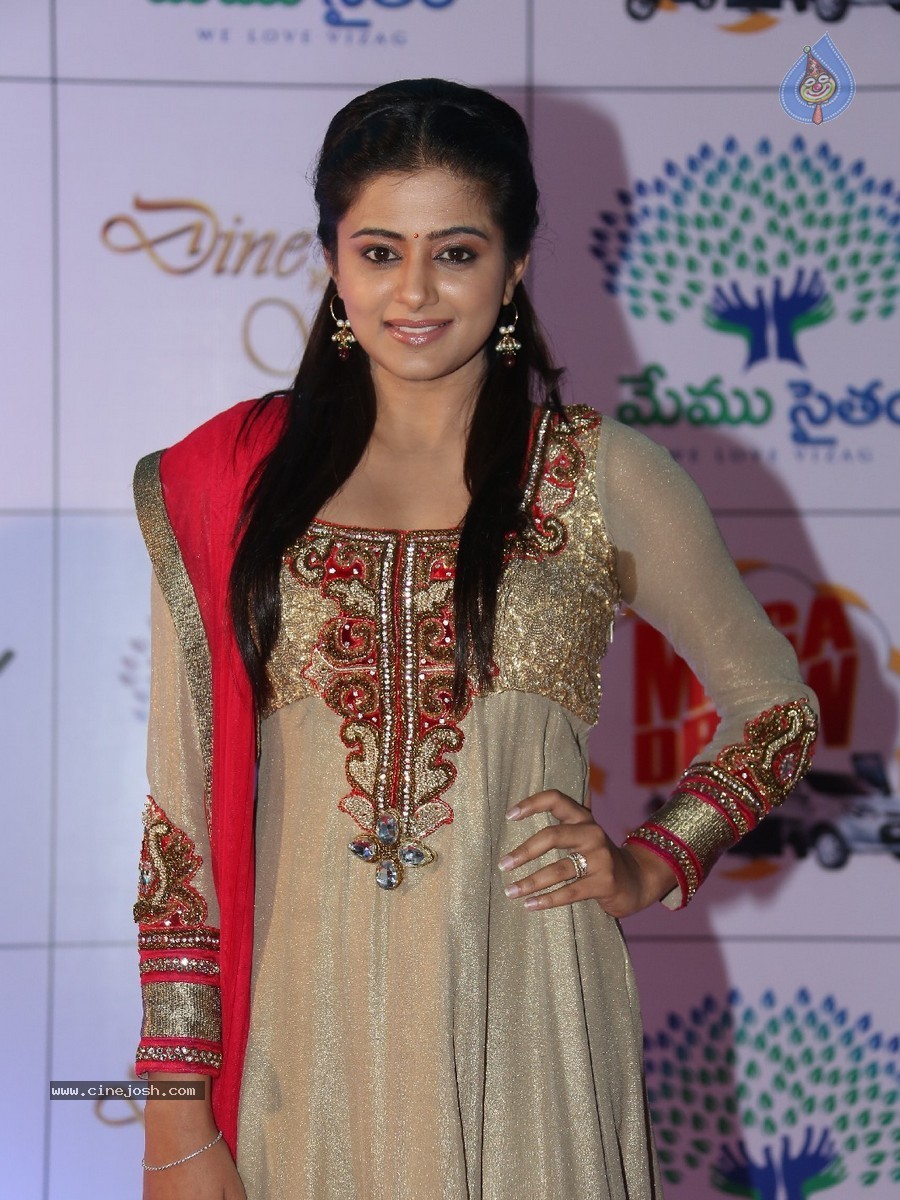 Priyamani Pics - 11 / 61 photos