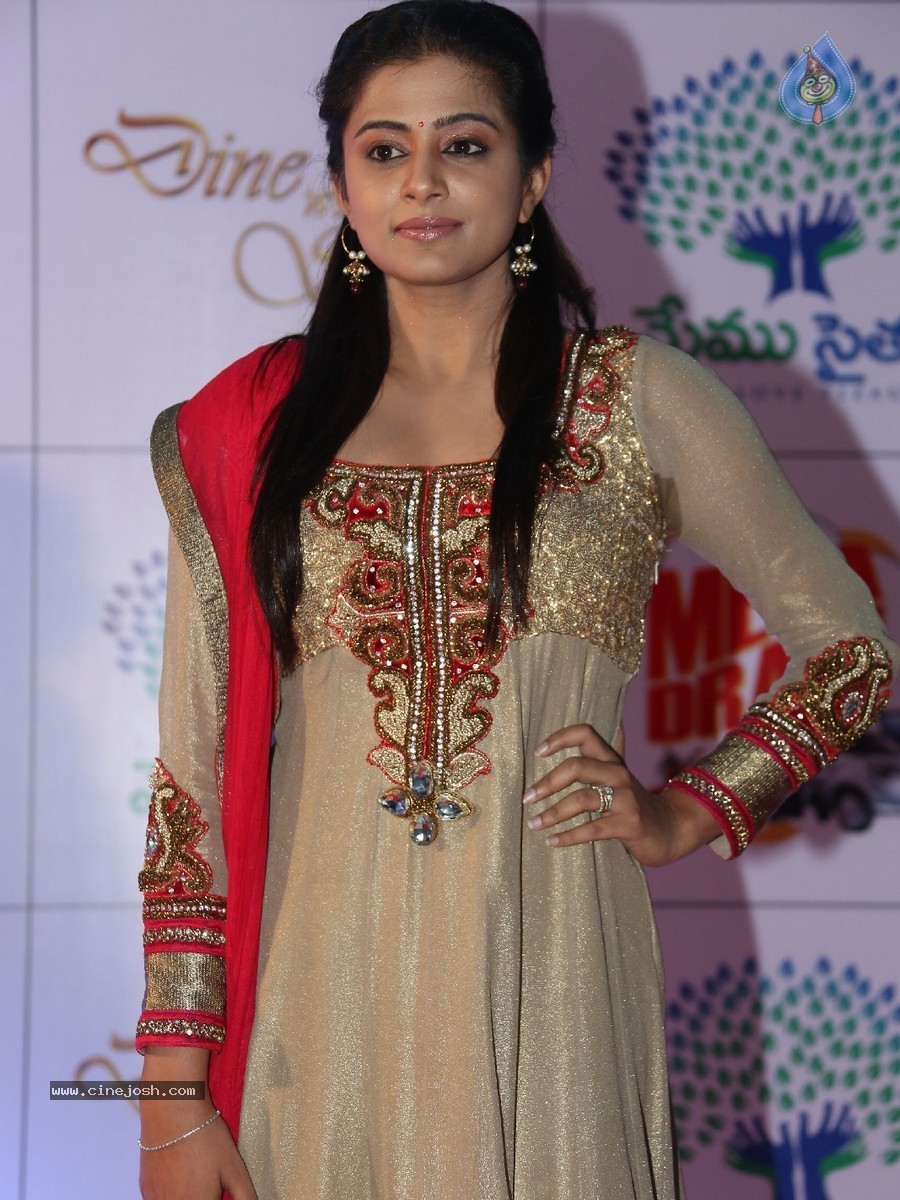 Priyamani Pics - 14 / 61 photos