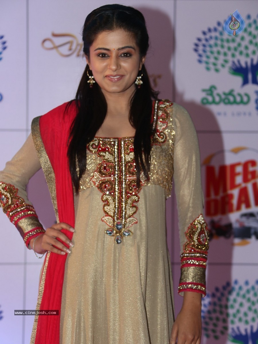 Priyamani Pics - 43 / 61 photos