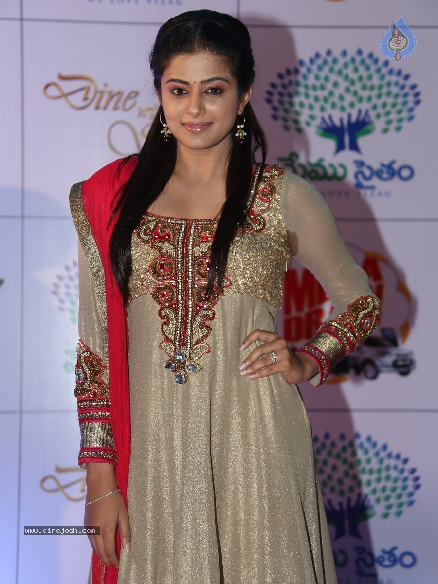 Priyamani Pics - 51 / 61 photos