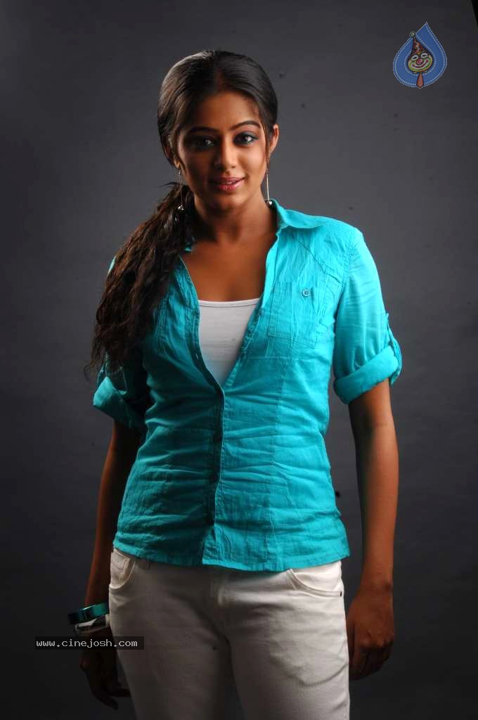 Priyamani Stills - 40 / 54 photos