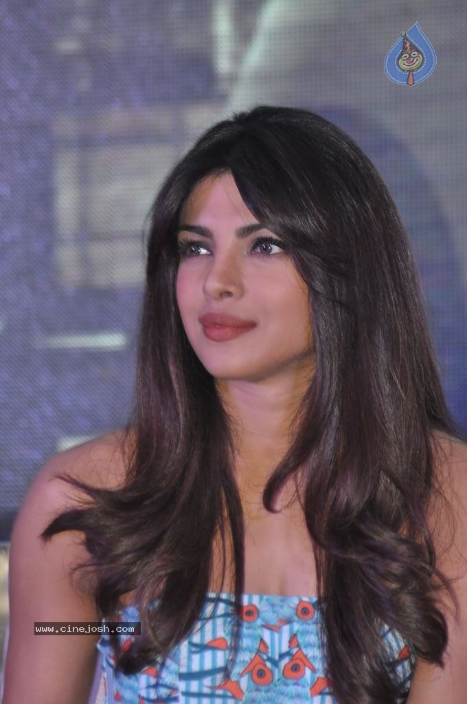 Priyanka Chopra Stills - 39 / 54 photos