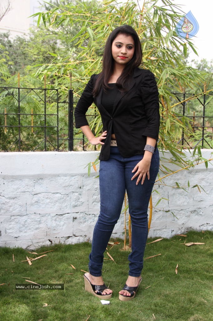 Priyanka New Stills - 12 / 64 photos