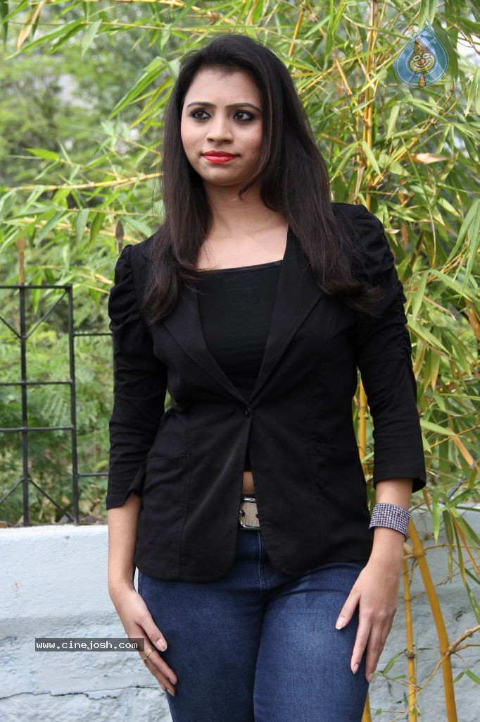 Priyanka New Stills - 25 / 64 photos