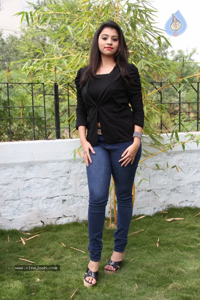 Priyanka New Stills - 29 / 64 photos