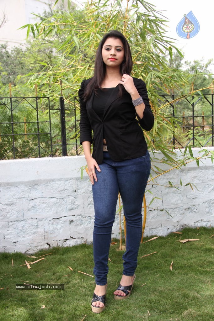 Priyanka New Stills - 39 / 64 photos