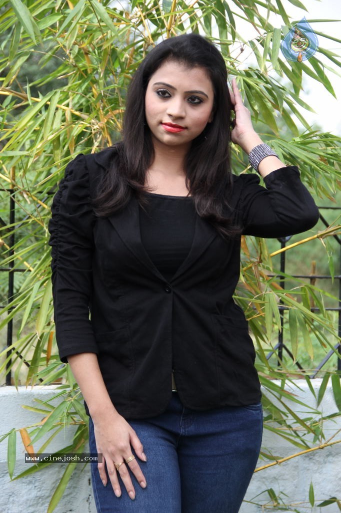 Priyanka New Stills - 42 / 64 photos