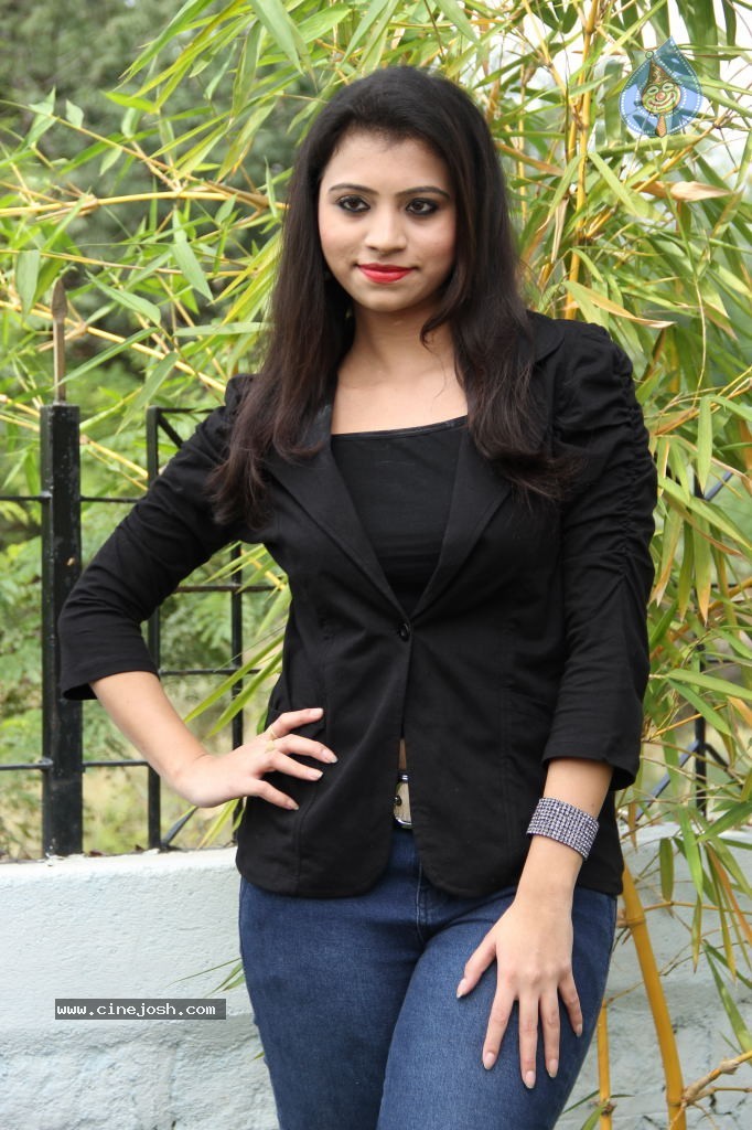 Priyanka New Stills - 45 / 64 photos