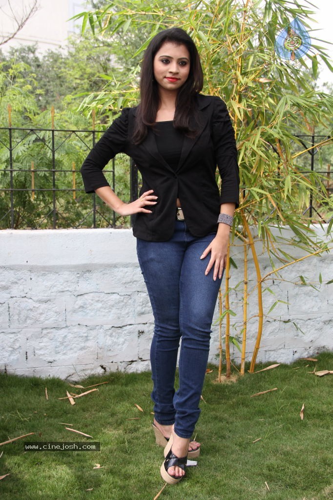 Priyanka New Stills - 47 / 64 photos