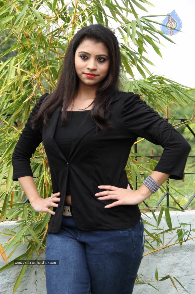 Priyanka New Stills - 49 / 64 photos