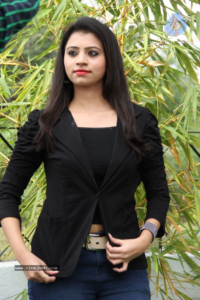 Priyanka New Stills - 55 / 64 photos