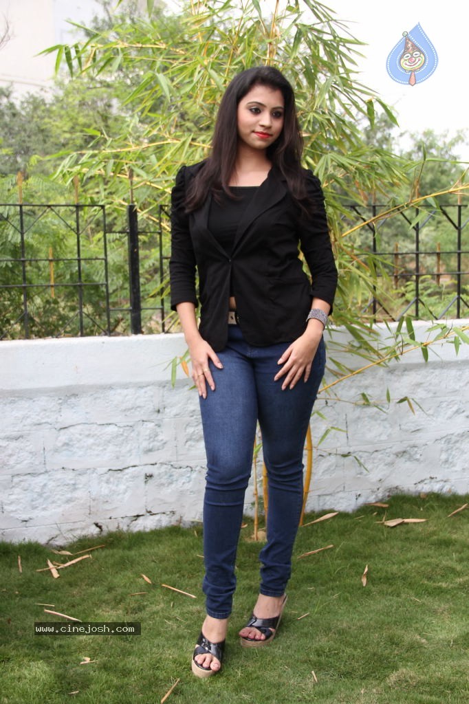 Priyanka New Stills - 58 / 64 photos