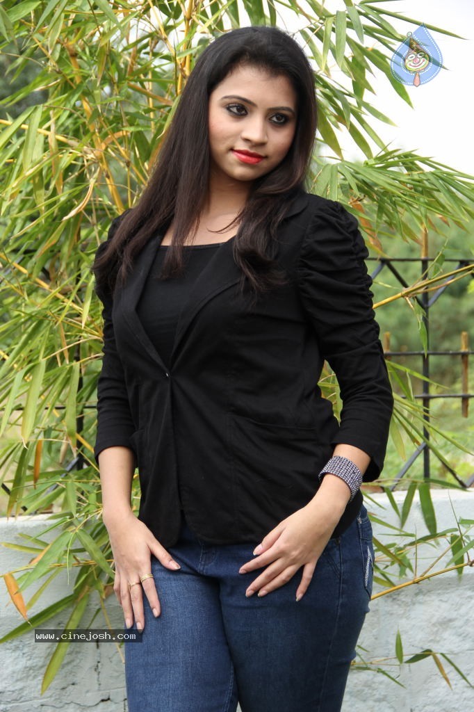 Priyanka New Stills - 59 / 64 photos