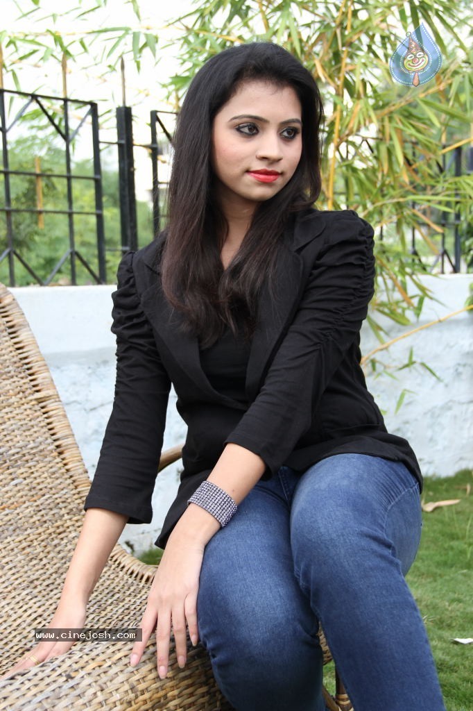 Priyanka New Stills - 61 / 64 photos