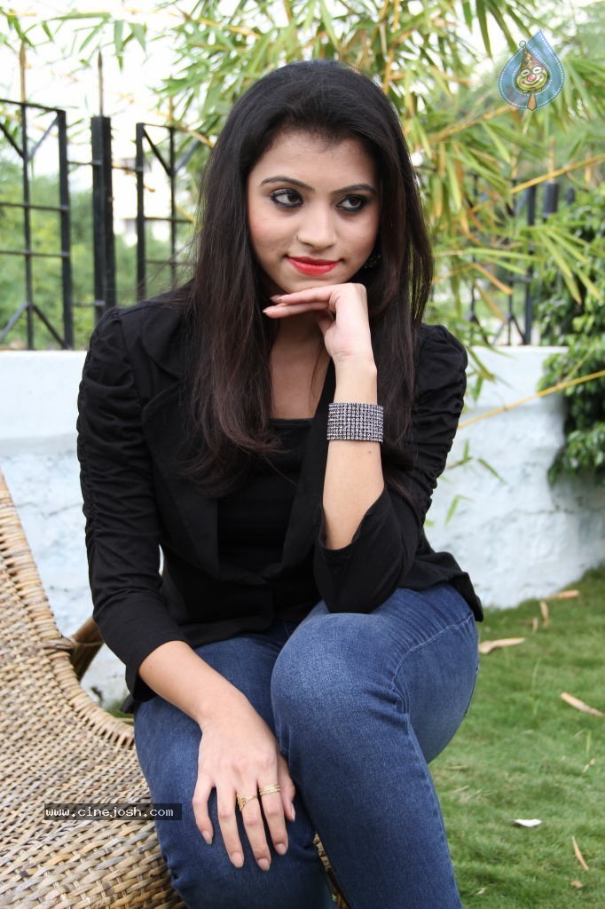 Priyanka New Stills - 62 / 64 photos