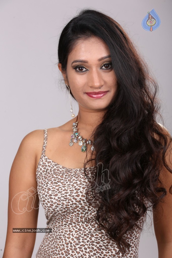 Priyanka Pallavi New Photos - 35 / 104 photos