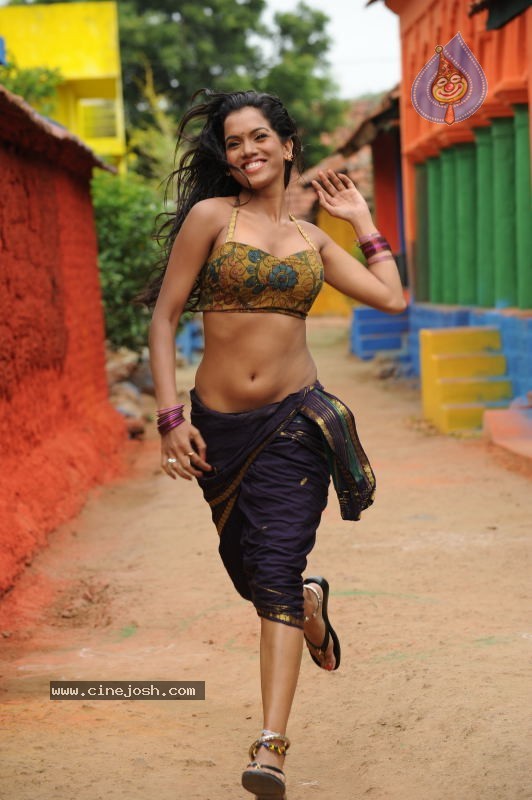 Puja Hot Pics - 88 / 100 photos