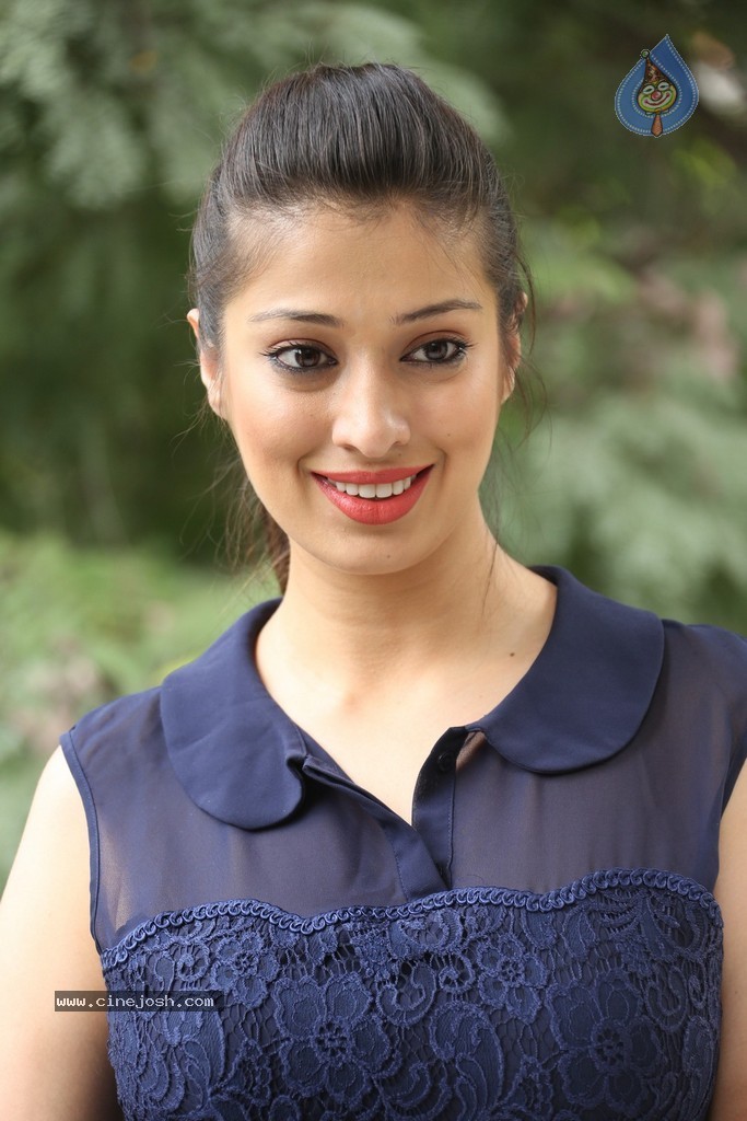 Raai Laxmi Stills - 43 / 152 photos