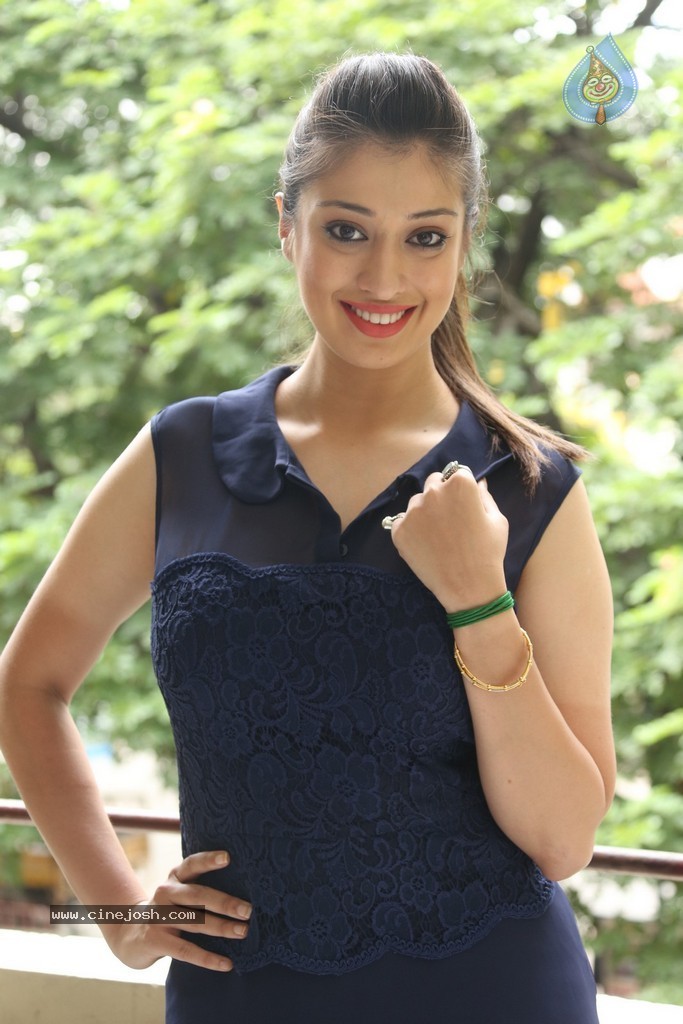 Raai Laxmi Stills - 93 / 152 photos