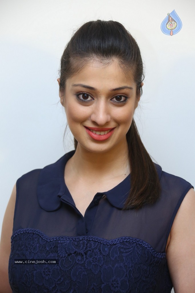 Raai Laxmi Stills - 99 / 152 photos