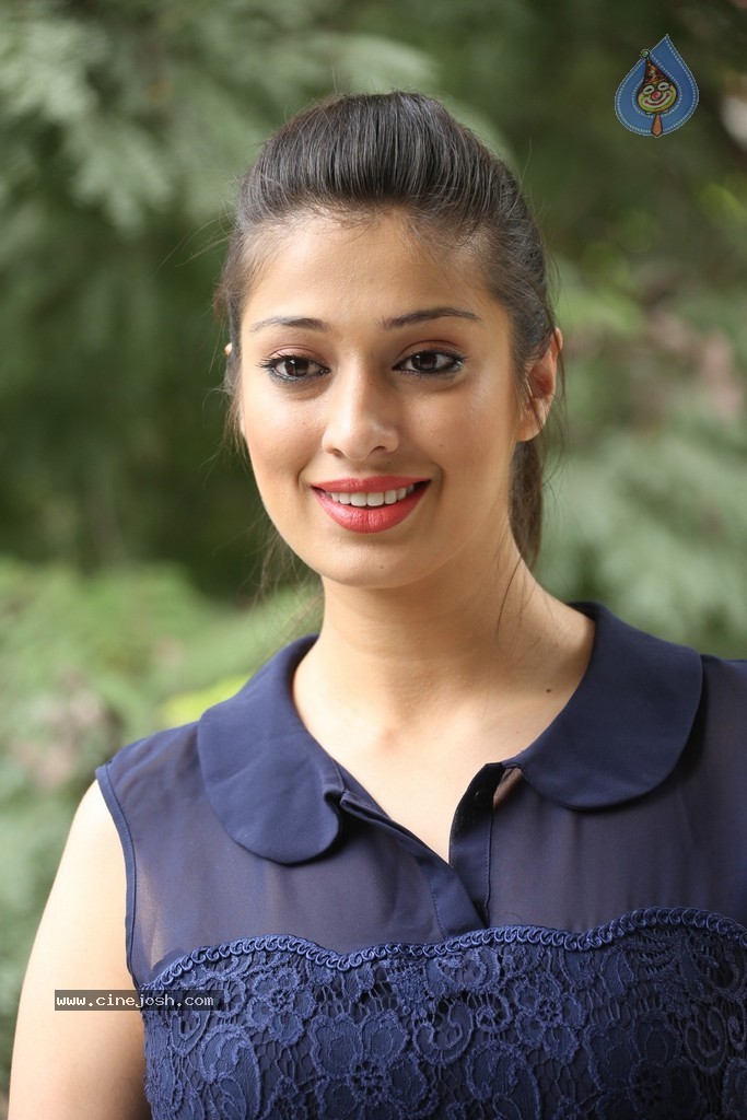 Raai Laxmi Stills - 113 / 152 photos